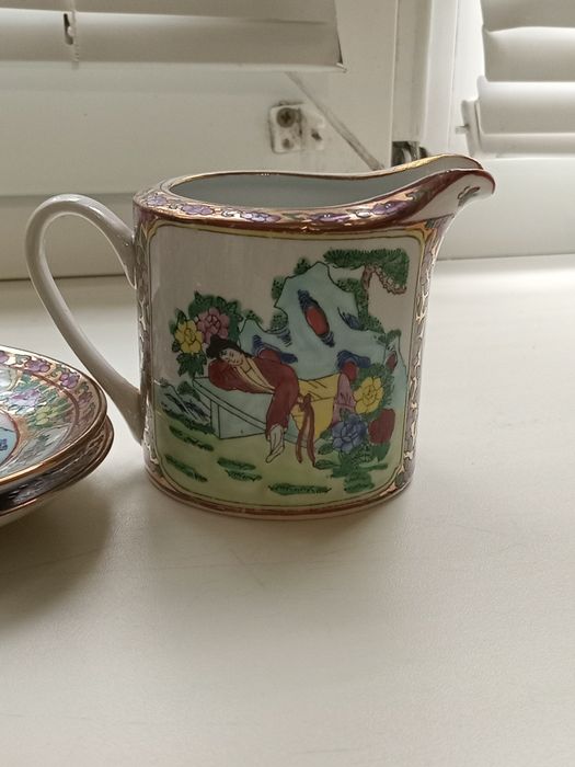 Продам кофейный и чайный сервиз.