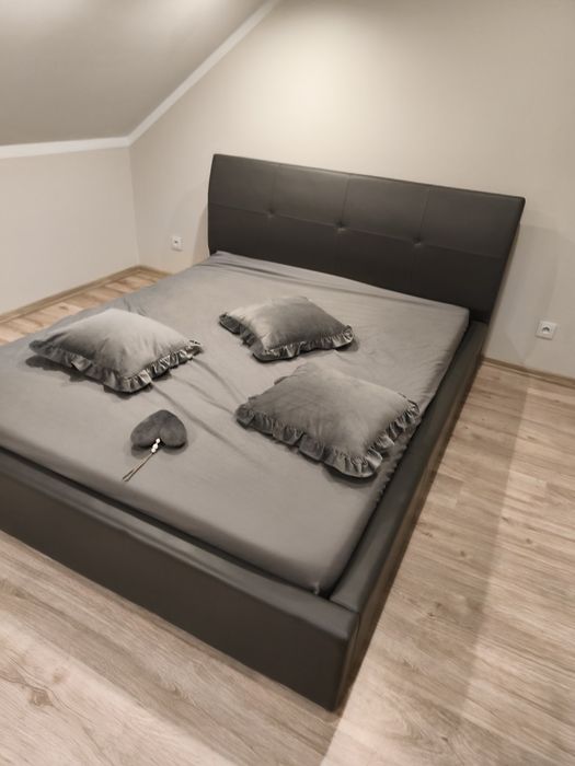 Łóżko z materacem stelażem eko skóra