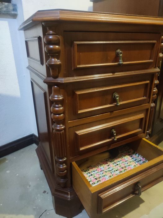 Mesas de cabeceira de madeira