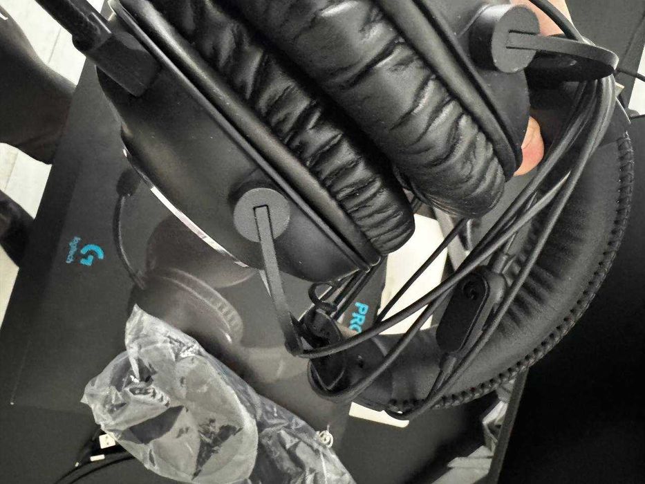 Продам ігрові навушники Logitech G Pro X