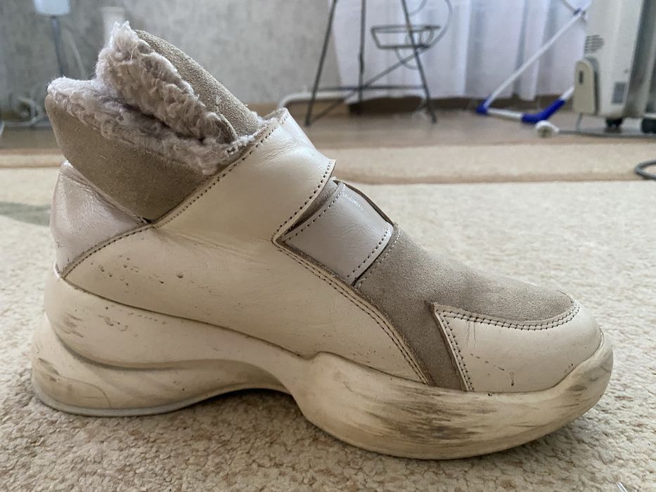 Продам жіноче взуття зимове