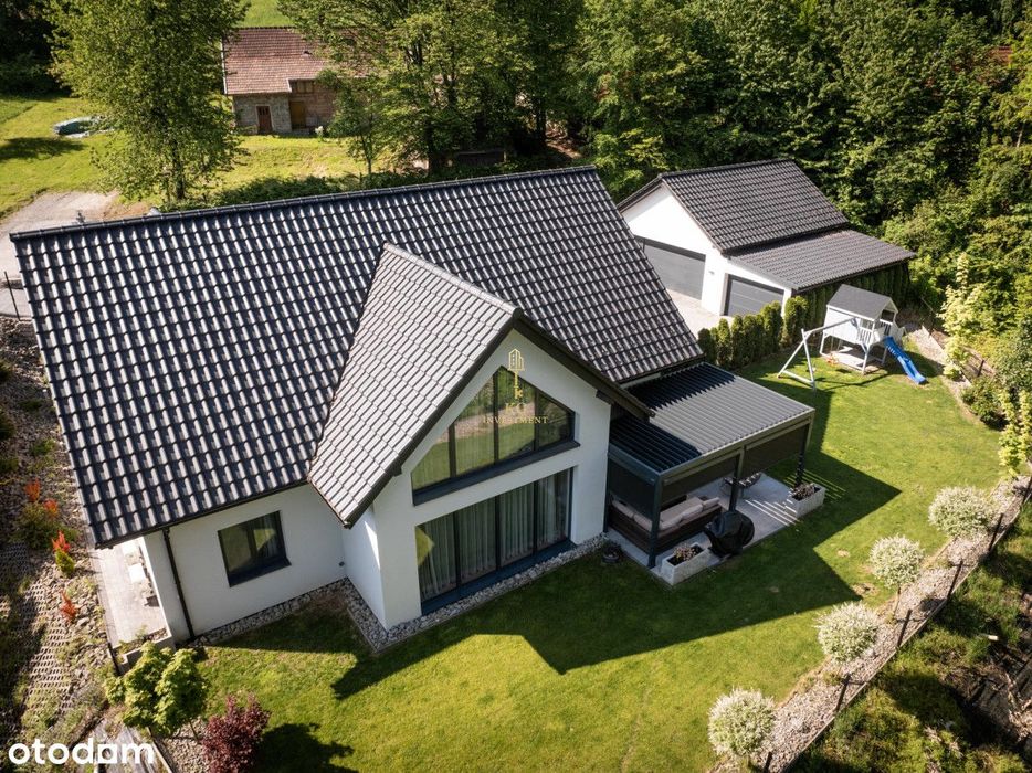 Nowoczesny dom z działka 41ar, ogrodem i garażami