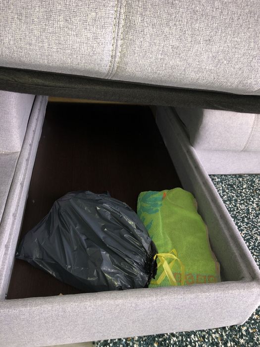 Sofá com Chaise Long cinza claro