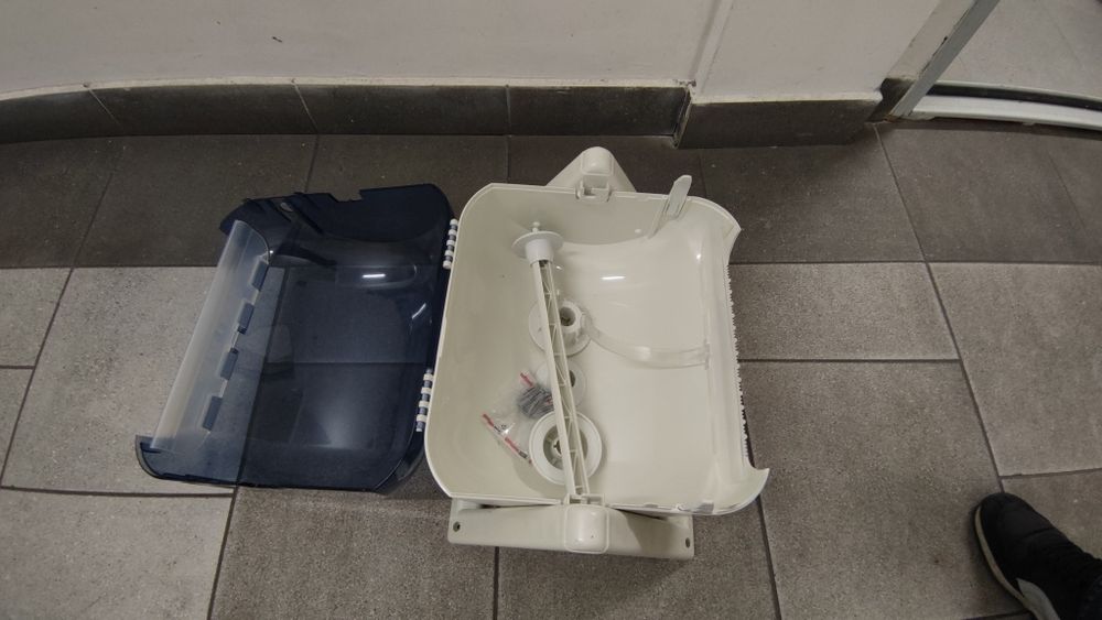 Podajnik na papier czyściwo