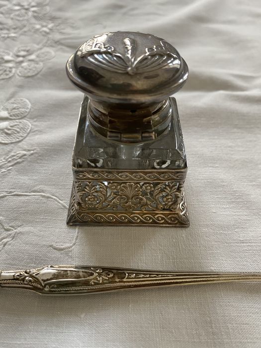 Tinteiro de casquinha e aparo em prata