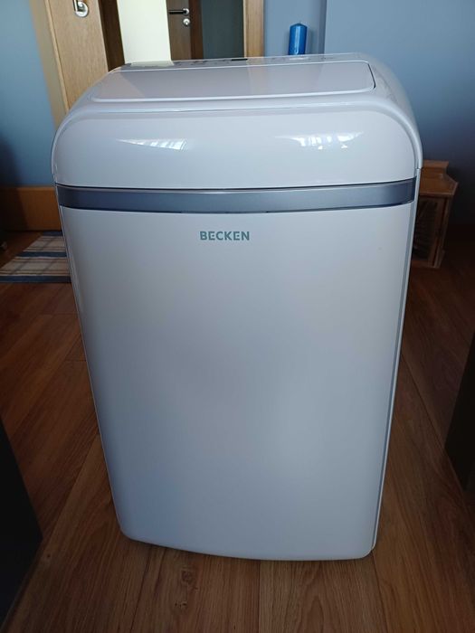 Ar condicionado portátil Becken BAC4255 12000 BTU-Branco ( Funciona como calor,frio e desumificador)