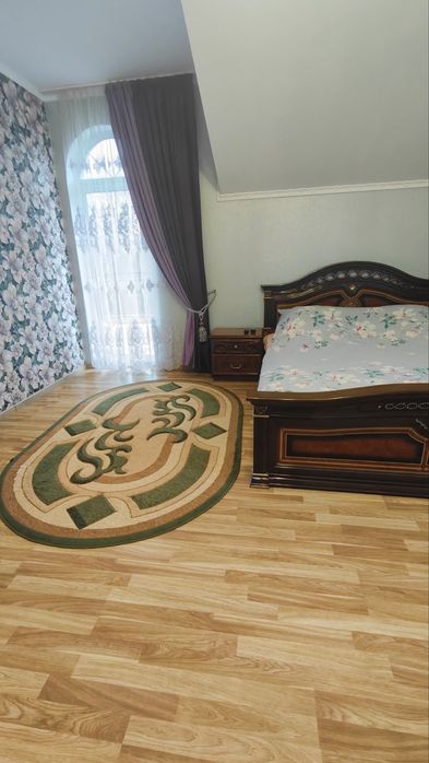 Продаж великого будинку для великої родини.