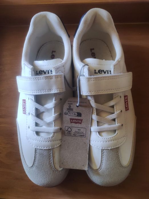 Sapatilhas Levi's novas 34