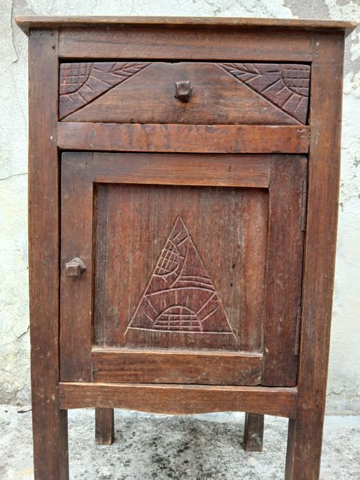 Mesa de cabeceira antiga