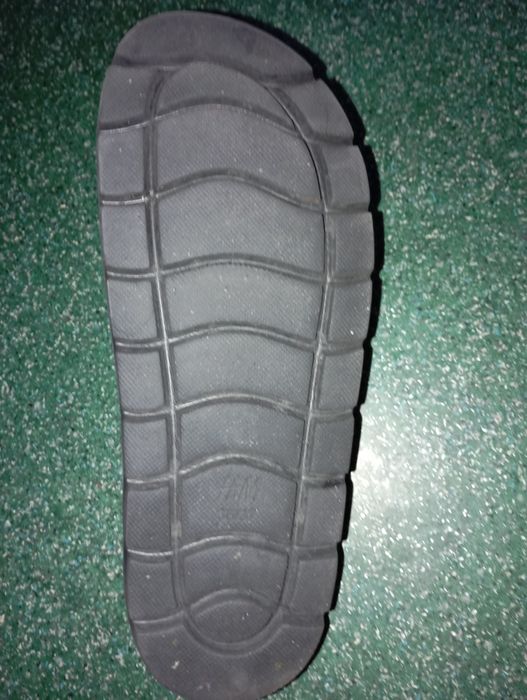 Sprzedaję klapki. H&M