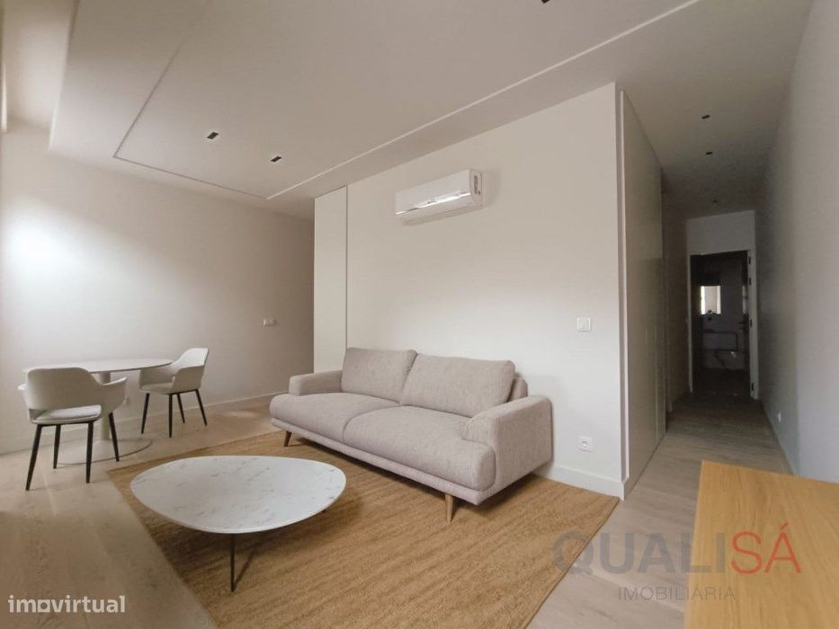 Apartamento T0+1 novo com varanda, equipado e mobilado, localizado ...