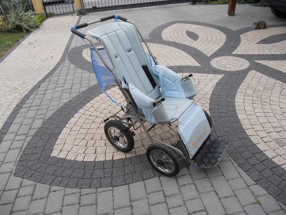 Wózek dla osoby niepełnosprawnej, składany.