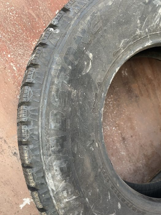 Шини зимові  на джипа