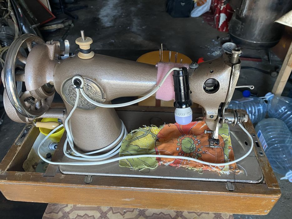 Швейна машинка зінгер робоча