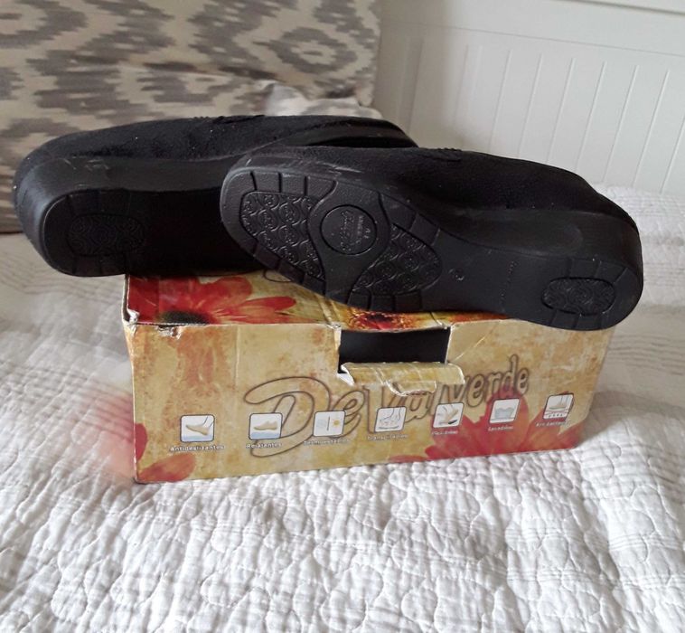 Sapatos de agasalho, senhora, pretos, nº 37 - NOVOS - muito confortáve