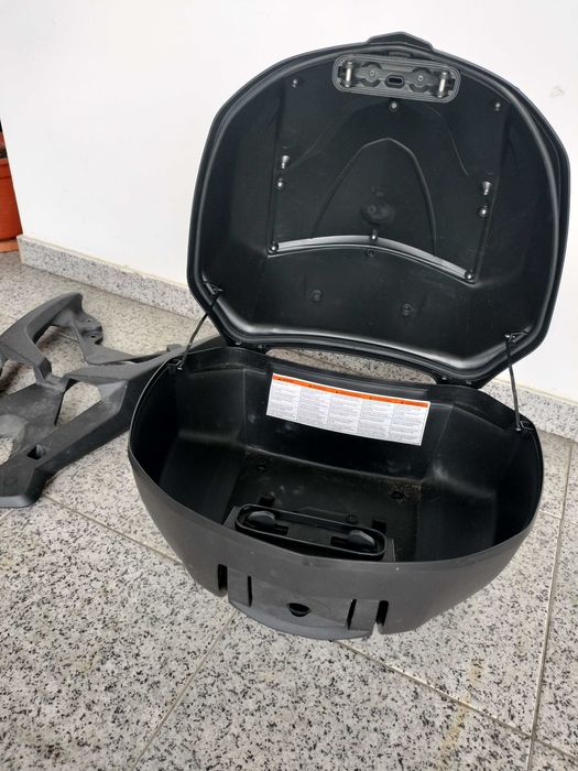 Top Case Yamaha com suporte para moto da marca Yamaha
