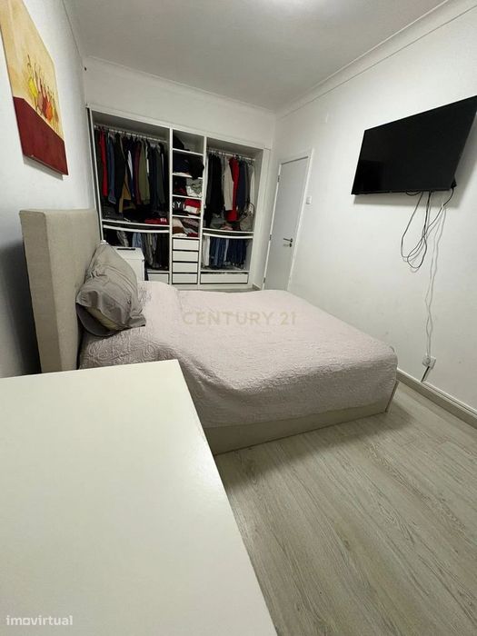 Apartamento T2 Renovado na Venda Nova – Zona Calma e Bem Localizada