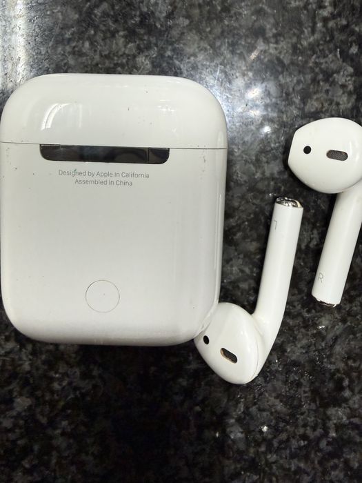 Airpods 2 APPLE - 3 dias de uso. Como novos