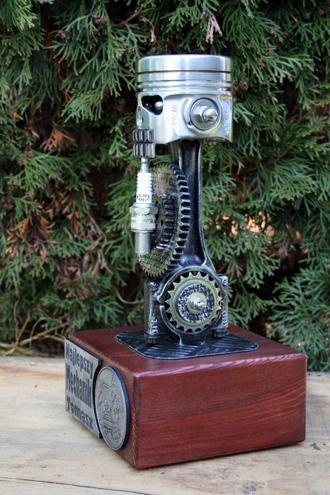 Puchar czaszka tłok Scrap Metal Art