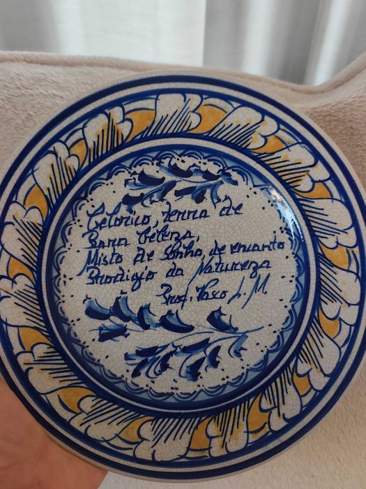 Prato de Cerâmica Antigo Pintado à Mão – Celorico de Basto (1942)