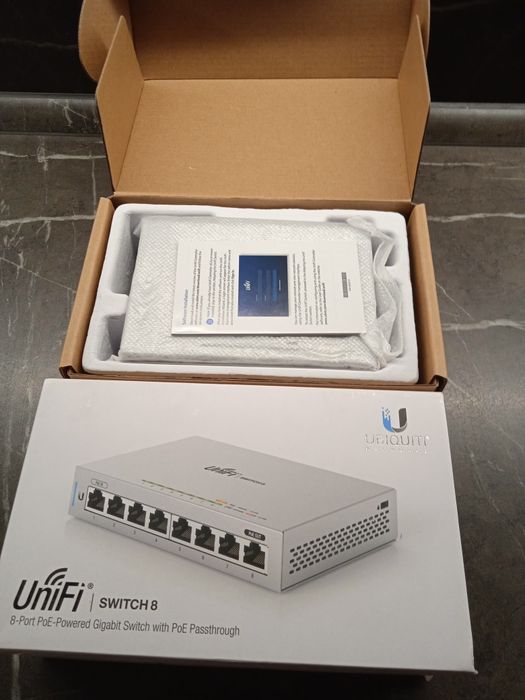 Коммутатор сетевой новый. Ubiquiti на 8 портов.