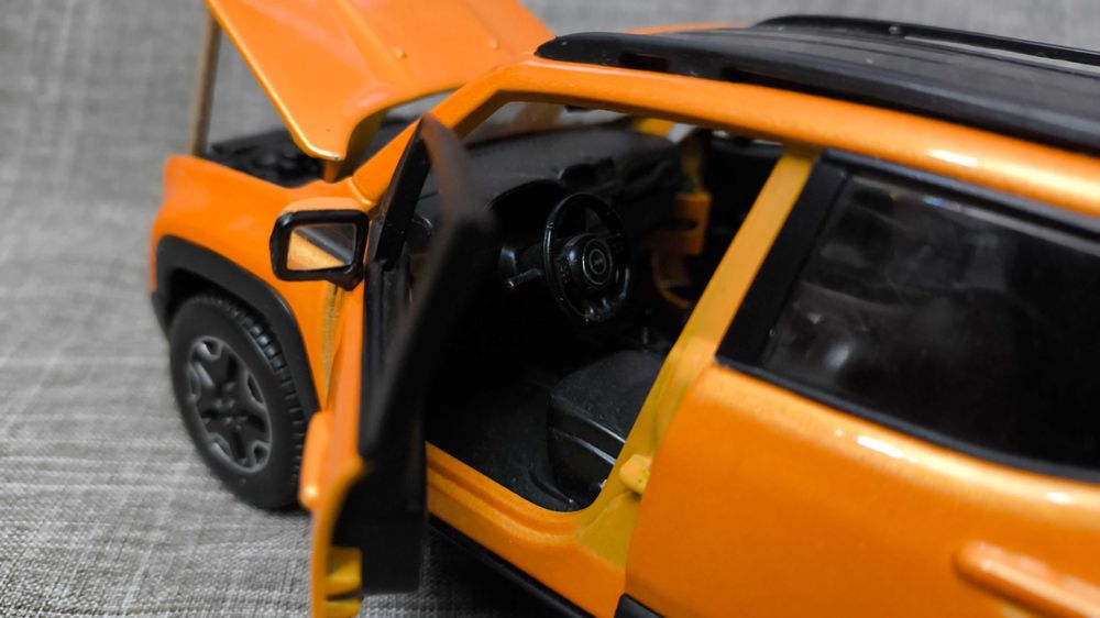 Машинка Jeep Renegade 2017 1/24 Maisto