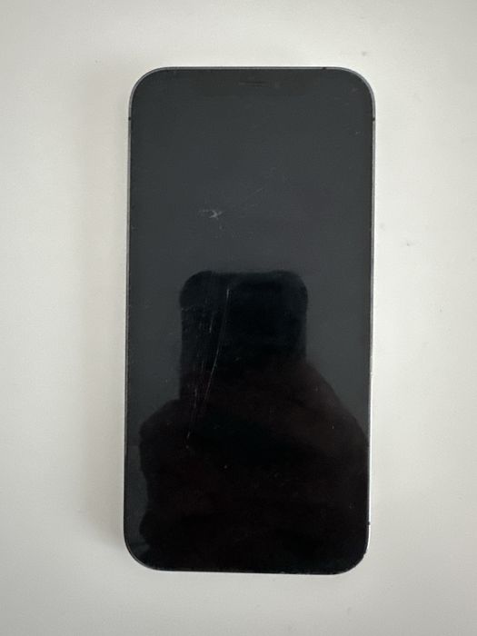 Iphone 12 pro com 128GB com o ecrã partido mas com otimo funcionamento