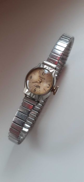 Zegarek na bransoletce Anker SWISS 17 Rubis antyk.