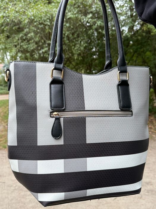 torebka Burberry London – elegancka, szaro-czarna, z paskiem