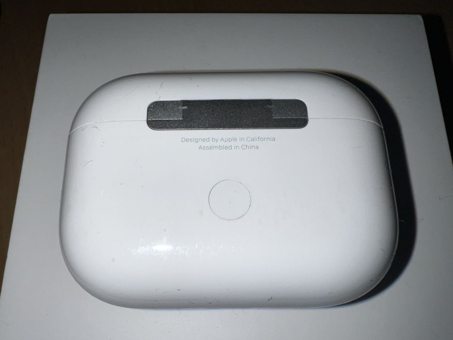 AirPods Pro 2 - Зарядний кейс, аксесуари