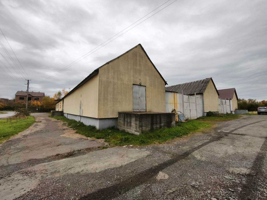 Здаються складські приміщення, с. Великі Лази Код: 18220
