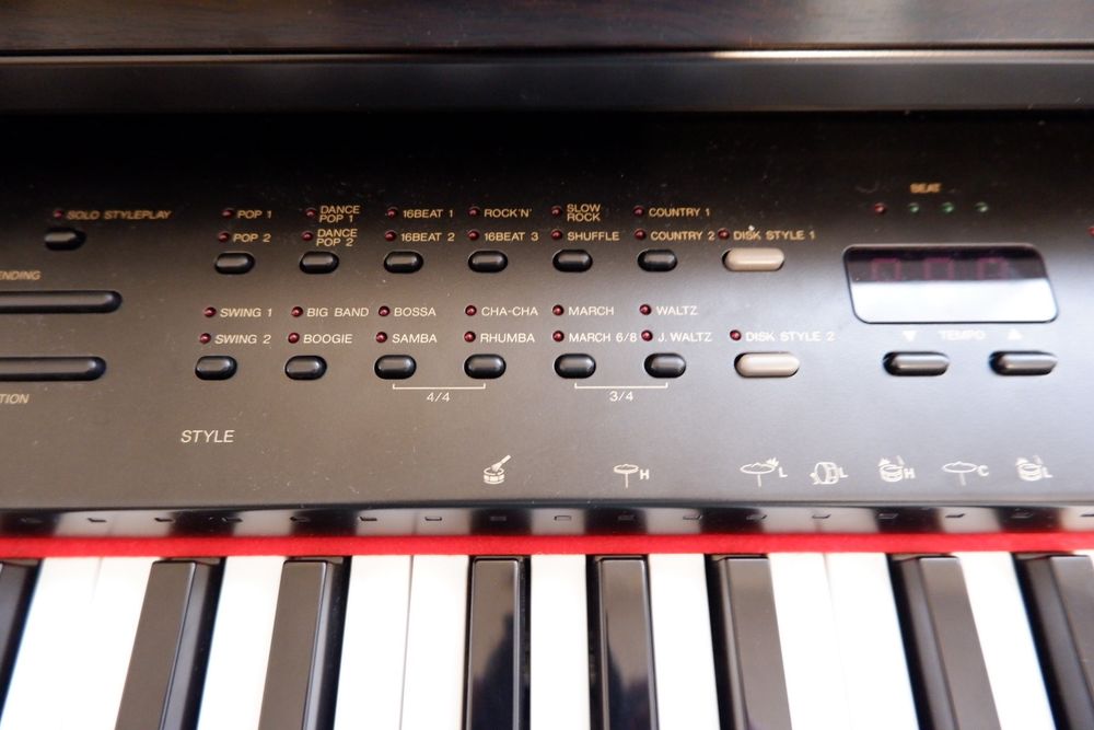 Vendo ou troco Yamaha clavinova CVP 65 pouco usado