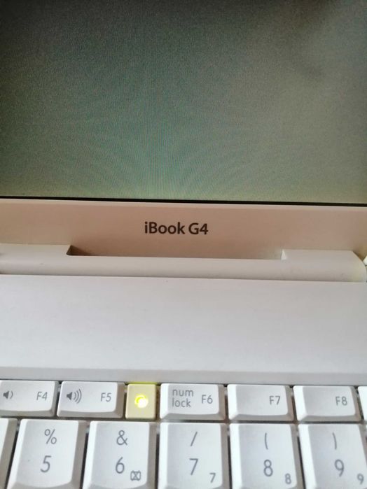 Apple iBook G4 computer