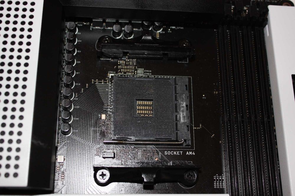 Материнська плата NZXT N7 B550 (sAM4, AMD B550)