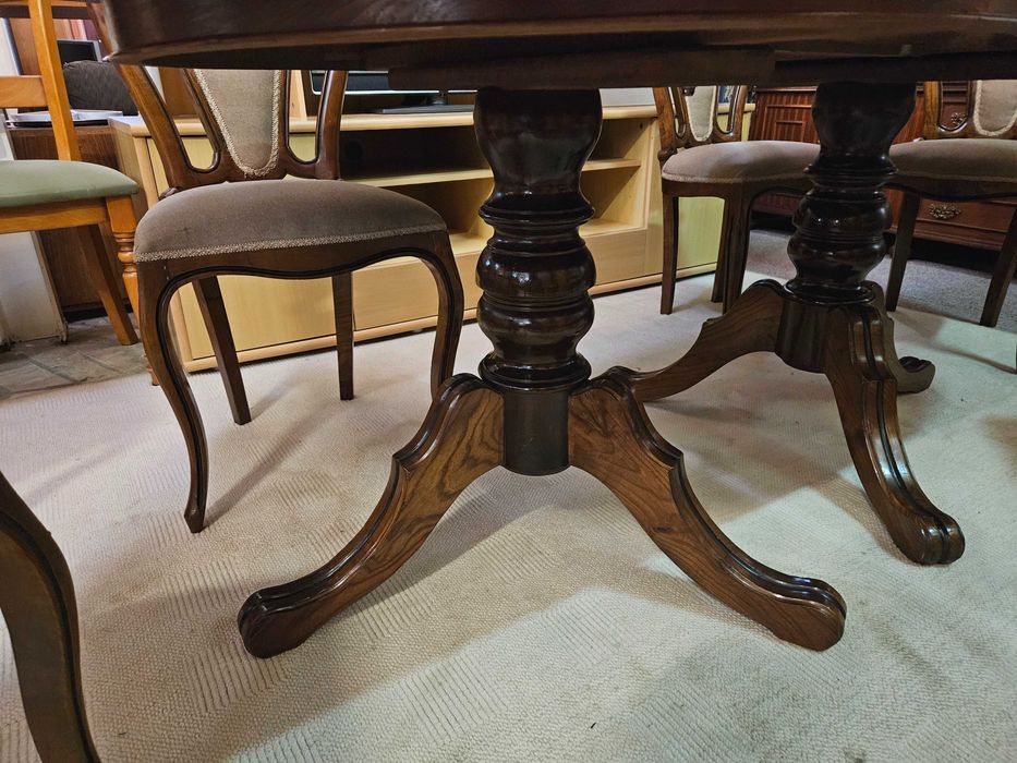 Mesa de sala - extensível - Bom estado geral - Só a mesa as cadeiras são à parte