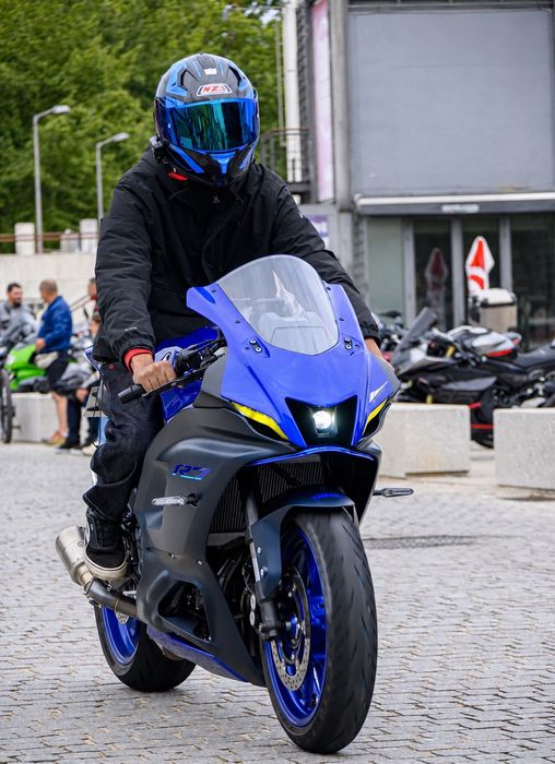 Vendo Yamaha R7 2025