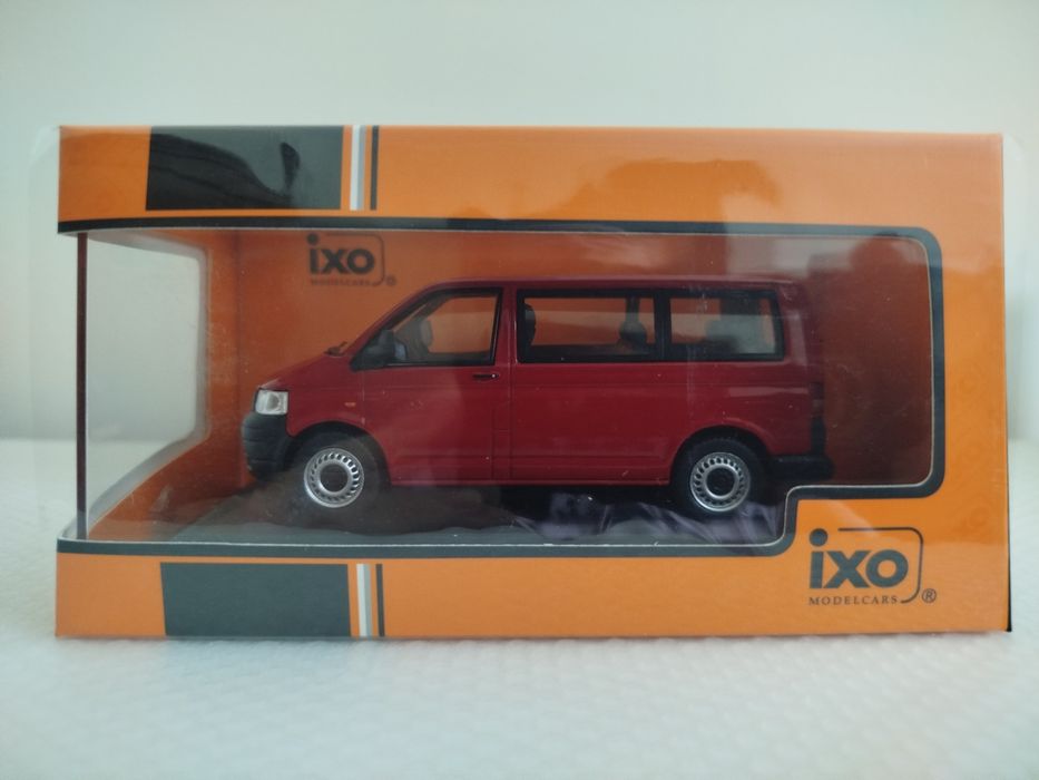 Miniatura Volkswagen T5 TDI 1/43 Nova