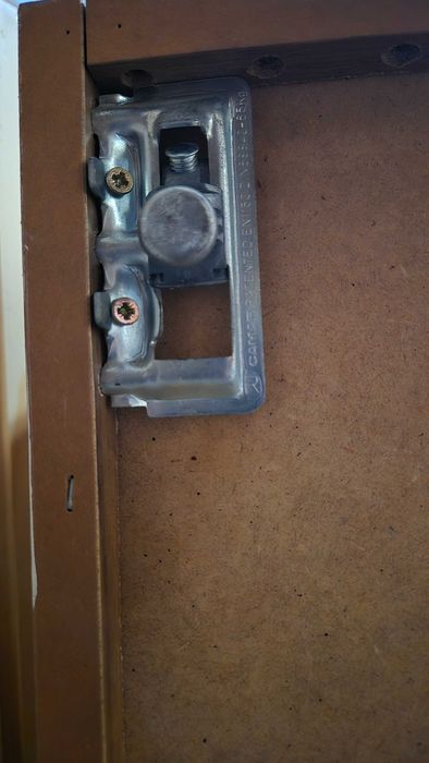 Estante/ prateleira parede com porta de vidro
