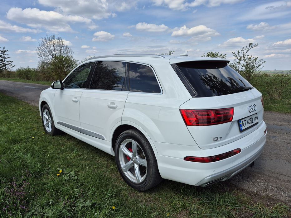 Audi  Q7                .