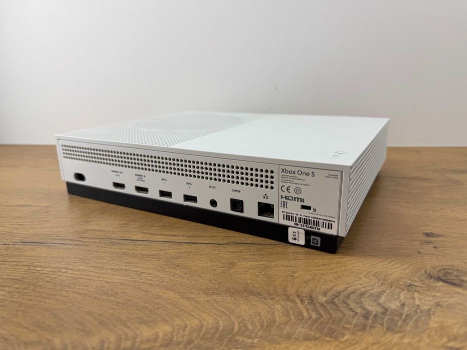 Konsola Xbox One S 1000GB + pad, wersja NA PŁYTY, komplet kabli - GRY