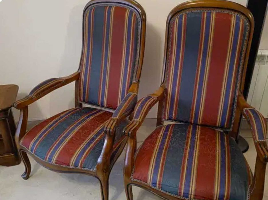 Sofá cama e cadeirões em cerejeira, feitos em Paços de Ferreira