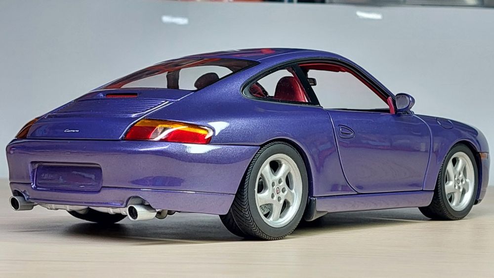 Модель Porsche 911 Carrera Gate 1:18