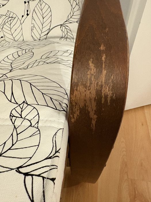 Fotel IKEA POÄNG – drewniany, z poduszką i zagłówkiem