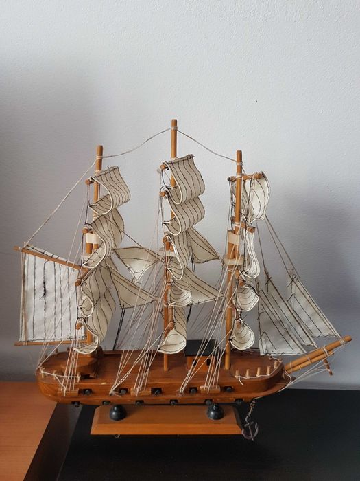Carrack model in brown wood with white sails