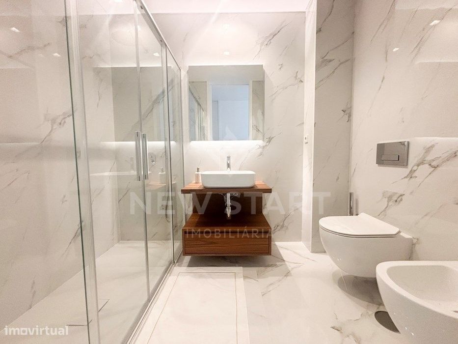 Apartamento T2 novo, garagem, piscinas, vista mar, Del Mar em Olhão