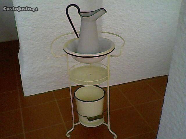 Old Washbasin (+ basin + bucket + jug)64584340957954120