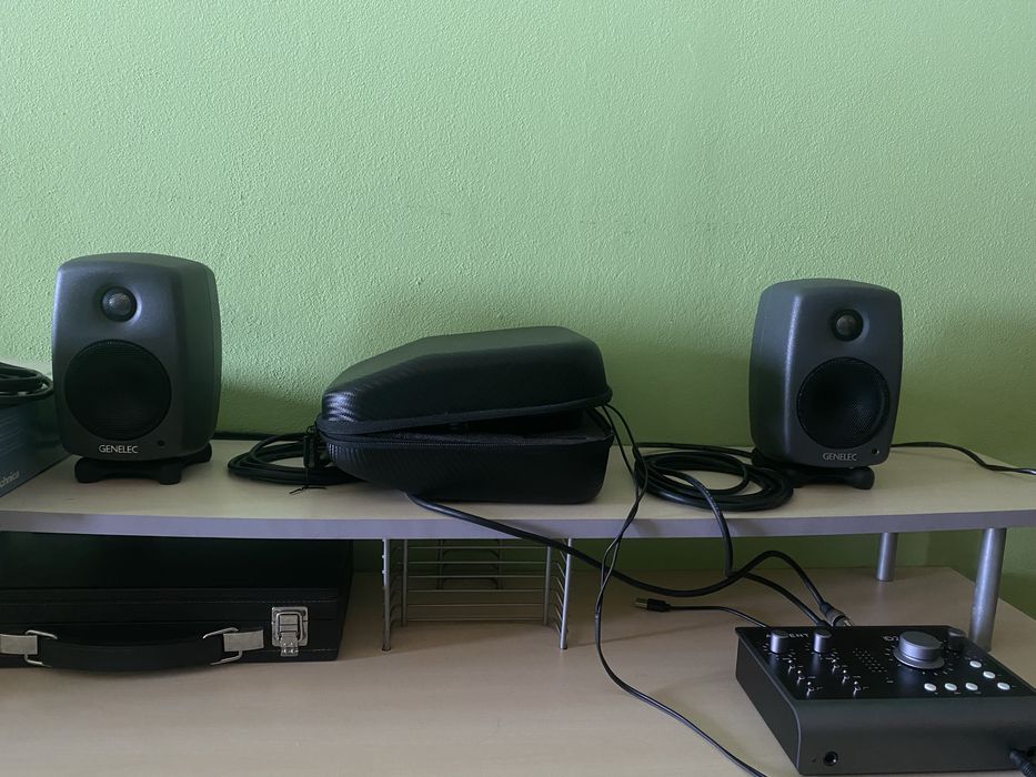 Monitores de estúdio Genelec 8010AP
