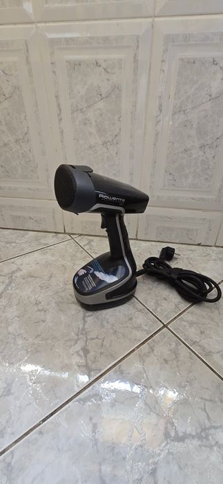 Ferro Vertical de Engomar a Vapor ROWENTA DR8270D1