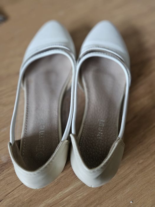 Biale buty komijne 35