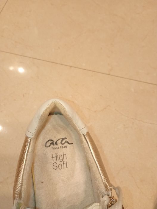 Tênis de Senhora marca Ara since 1949